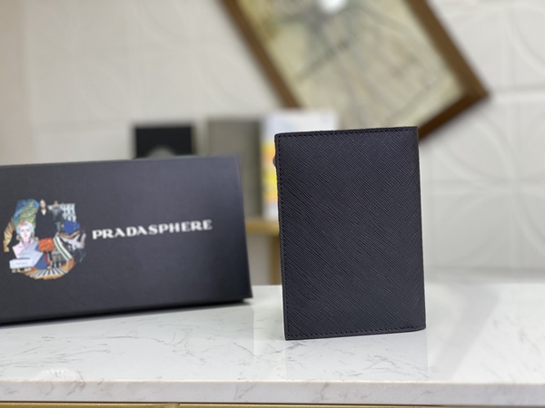 プラダ財布コピー背面デザイン